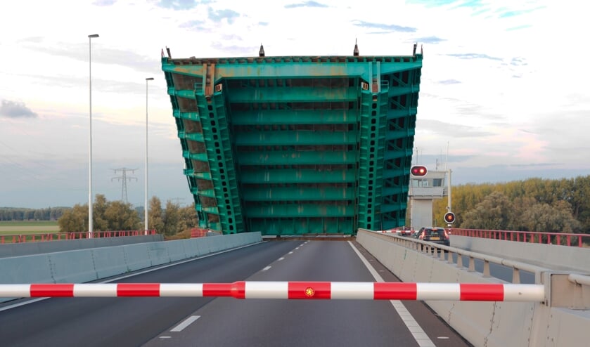 Haringvlietbrug drie dagen dicht voor werkzaamheden: Vanaf maandag 50 km/u