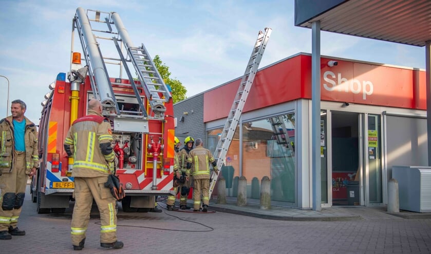 Inbraakalarm zet tankstation in Scherpenisse vol rook, brandweer met spoed ter plaatse