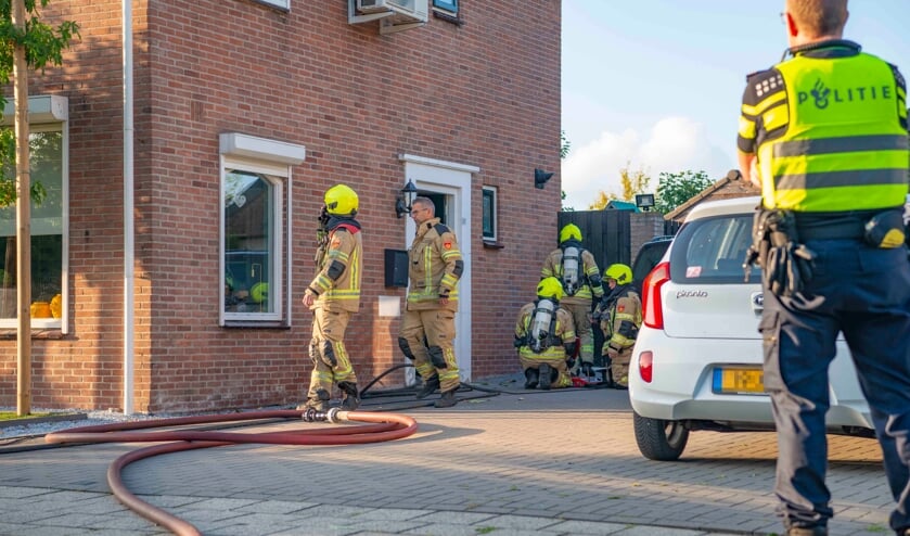 Brandweer heeft woningbrand in Poortvliet snel onder controle