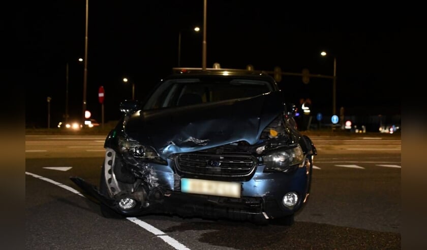 Twee auto’s botsen op elkaar in Goes