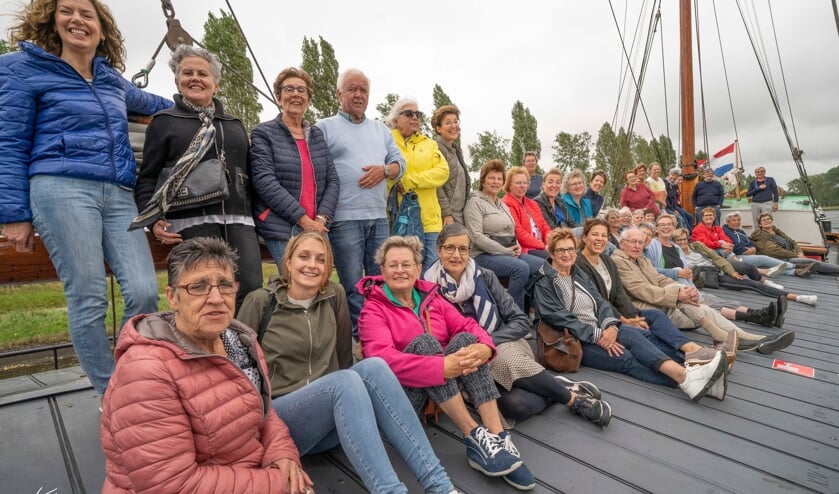 Gezelige vaartocht voor vrijwilligers Clarahofje