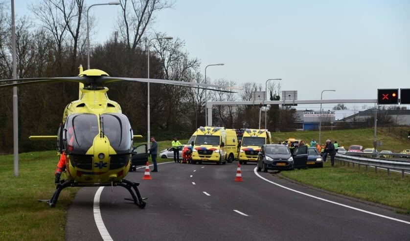 Vrouw en kind gewond bij ernstig ongeval op N57 bij Middelburg