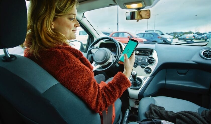 De politie neemt het opnieuw op tegen afleiding onder het rijden