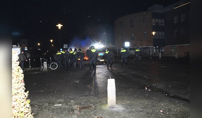 Mobiele eenheid rukt twee keer uit vanwege onrust tijdens nieuwjaarsnacht in Arnemuiden