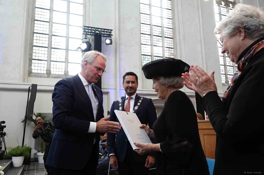 Prinses Beatrix neemt lustrumboek Four Freedoms Awards in ontvangst in Middelburg