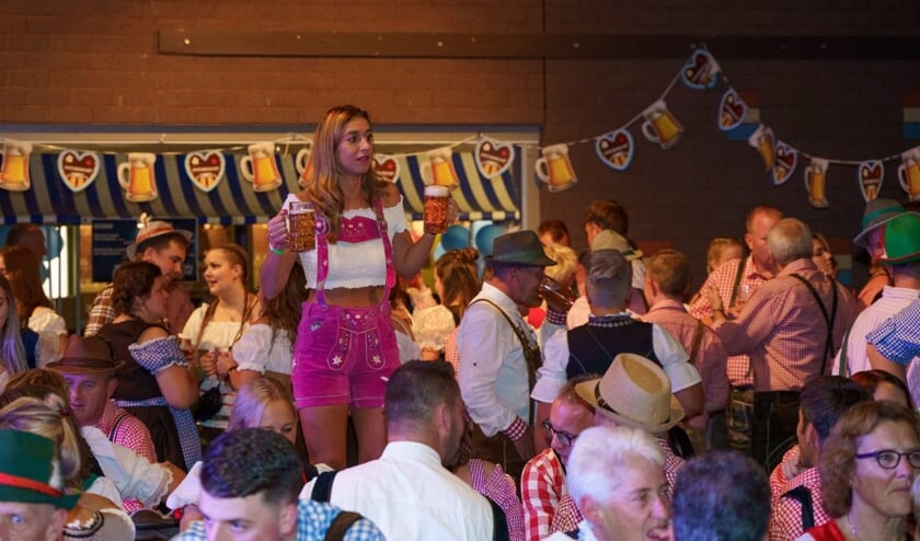 VOStoberfest van start: bier, lederhosen en gemütlichkeit