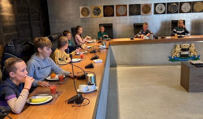Groep acht Kerstenschool ontbijt met burgemeester en kinderburgemeester