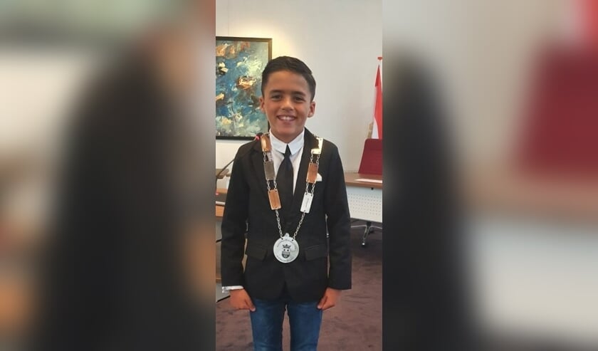 Noa blijft langer kinderburgemeester van Noord-Beveland