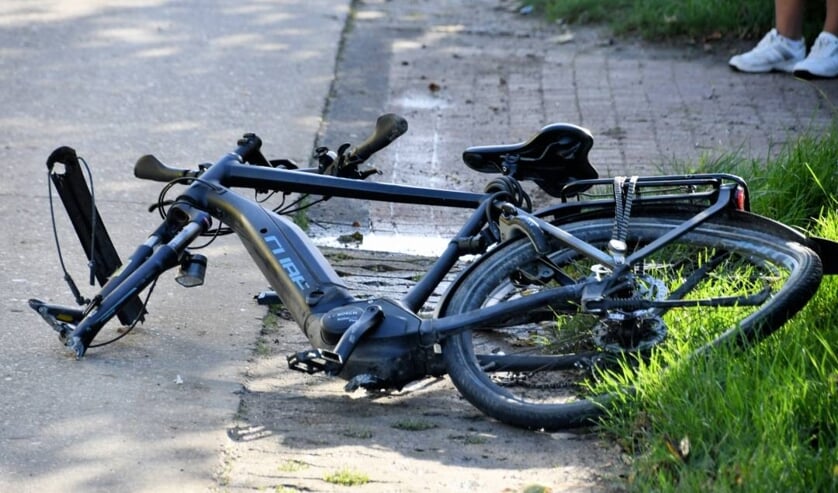 Meisje gewond na aanrijding met bestelbus Sint Janskerke
