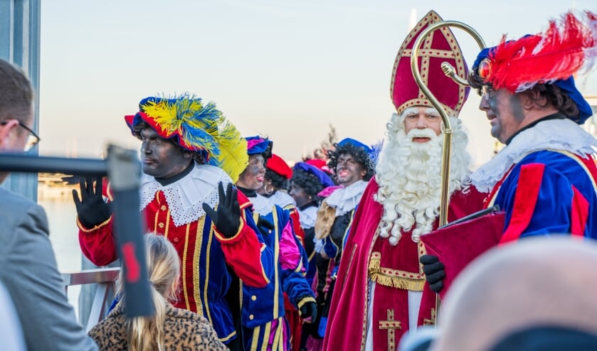 Sinterklaas over intocht Sint-Annaland: ‘Prachtig om alle kinderen weer te zien’