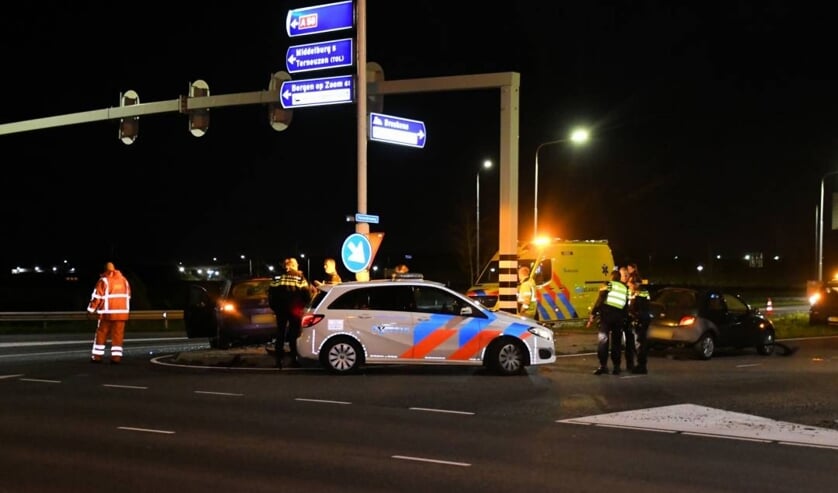 Twee auto’s zwaar beschadigd door ongeval Sloeweg