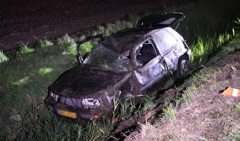 Auto belandt in sloot bij eenzijdig ongeval in Poortvliet