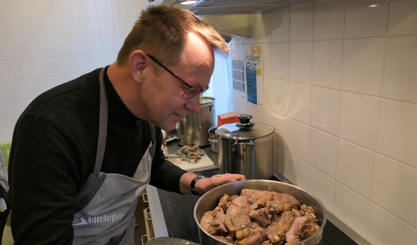 Ambassadeur Bård Ivar Svendsen betuigt steun aan ‘Middelburg Helpt’
