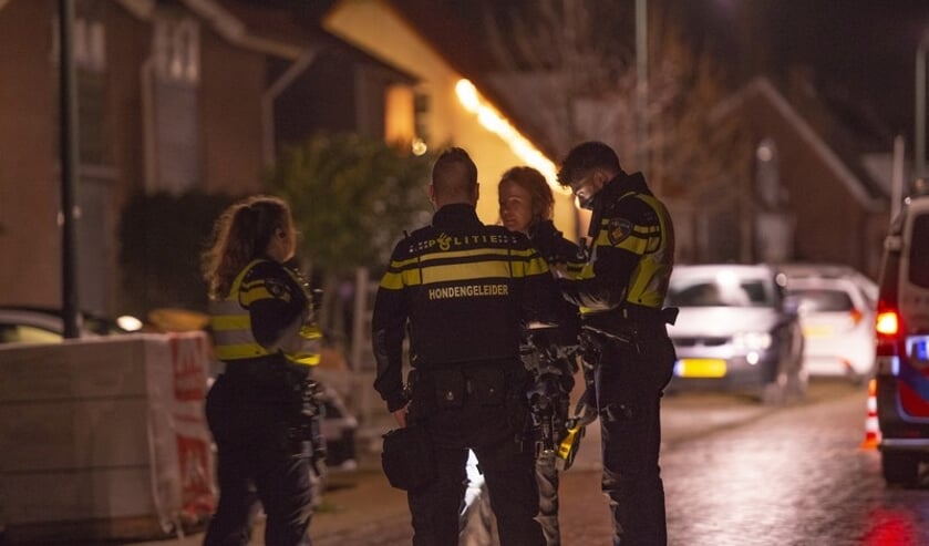 Politie schiet bij aanhoudingen aan de Veerstraat