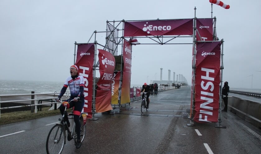 Nederlands Kampioenschap tegenwind fietsen aan de Oosterscheldekering