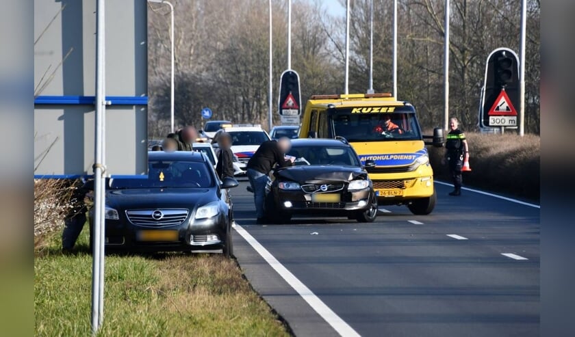 Schade en filevorming na aanrijding Sloeweg
