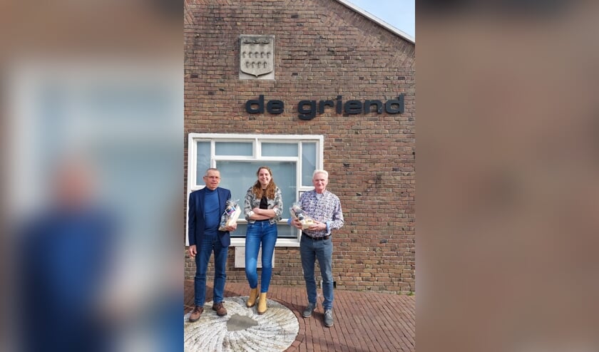 Tientallen jaren waren Rinus de Bart en Jos Roelse stembureaulid in Hoedekenskerke