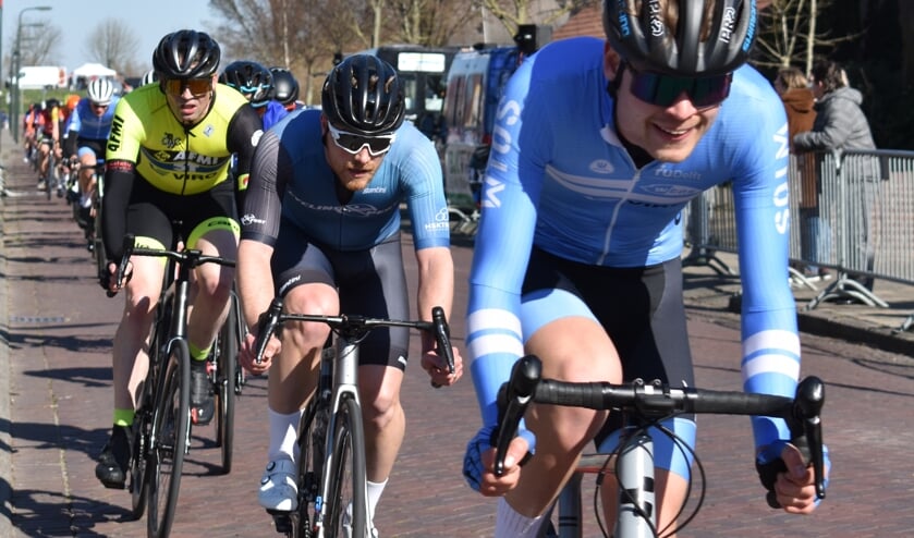 Valpartij bezorgt Rico van Dammen overwinning Ronde van Oud-Vossemeer