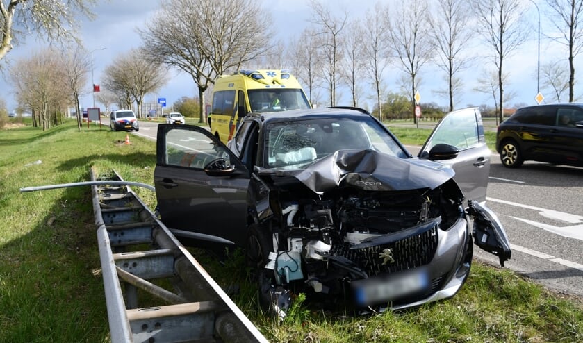 Franse Auto Loopt Flinke Schade Op Schroeweg