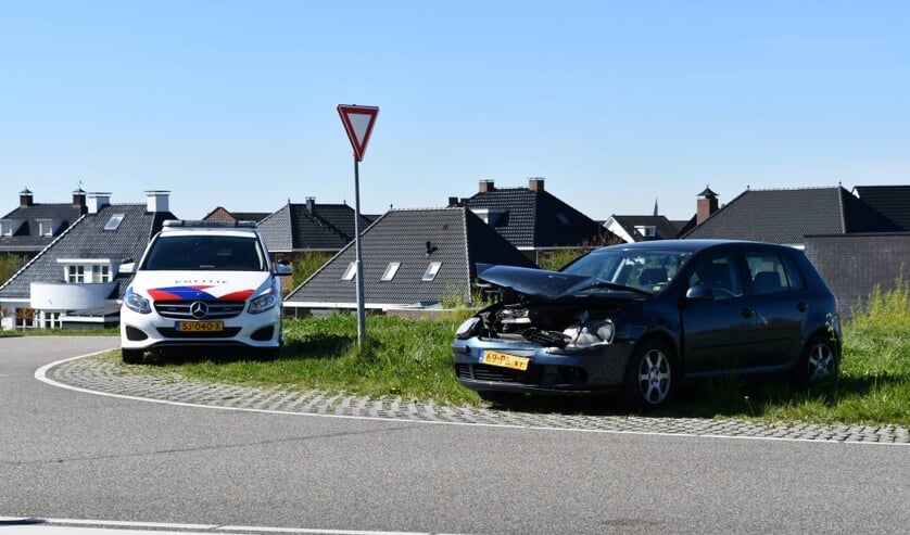 Flinke schade bij frontale botsing op kruising
