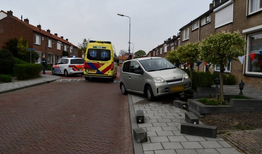 Auto belandt in tuin na ongeval in Sint Laurens