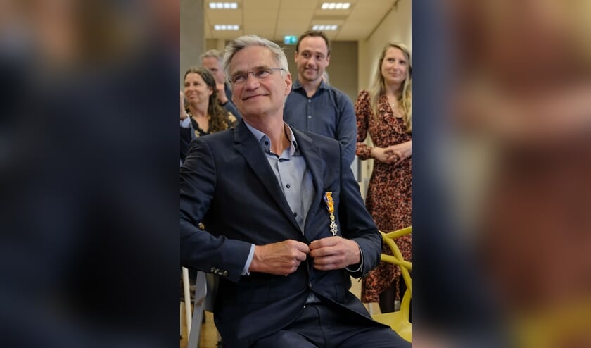 ‘Onderwijsman’ Frans Veringa uit Wilhelminadorp benoemd tot Officier in de Orde van Oranje-Nassau