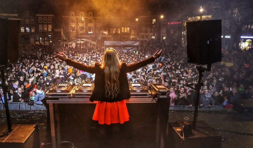 Drukbezochte viering Koningsdag in Middelburg zonder wanklanken
