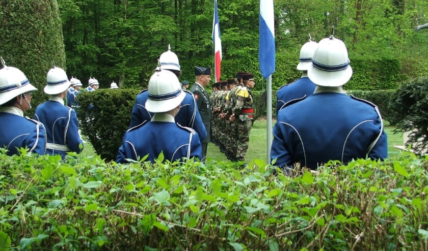 Showkorps Jonge Kracht treedt op in Kapelle en Orry la Ville, Frankrijk