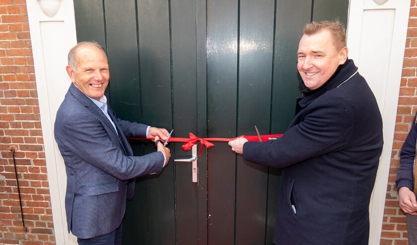 Burgemeester en voorzitter openen clubgebouw Euterpe