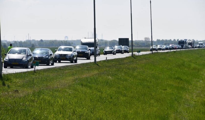 Forse files door kop-staartbotsing op N57