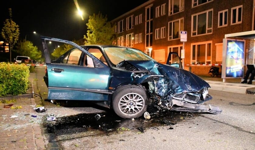 Persoon naar ziekenhuis na crash