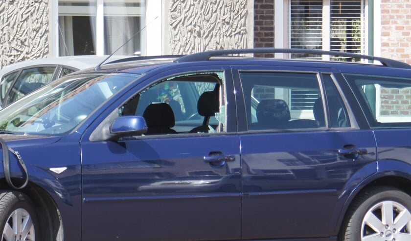 Persoon slaat ruit van personenauto in na ruzie in Scherpenisse