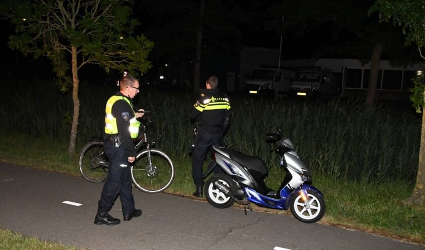 Scooterbestuurder gewond na botsing met fietser Kruiningen aan de Stationsweg