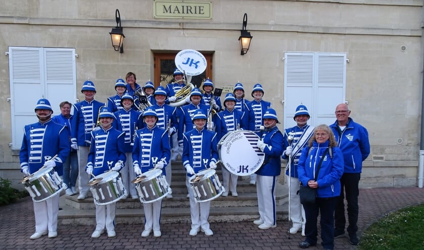 Uitwisselingsbezoek Orry la Ville door showkorps