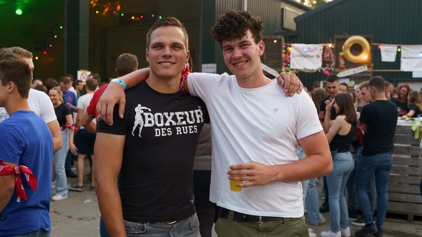 PJZ belooft ‘buutenheweune’ avond in Stalland tijdens jaarlijkse schuurfeest