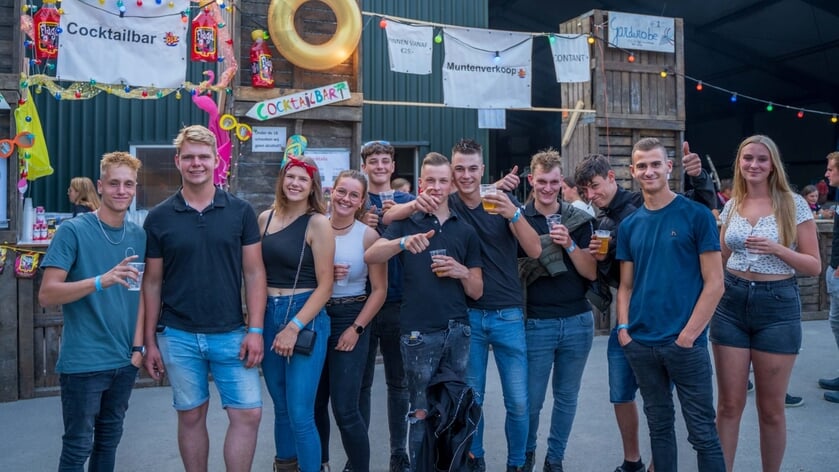 PJZ belooft ‘buutenheweune’ avond in Stalland tijdens jaarlijkse schuurfeest