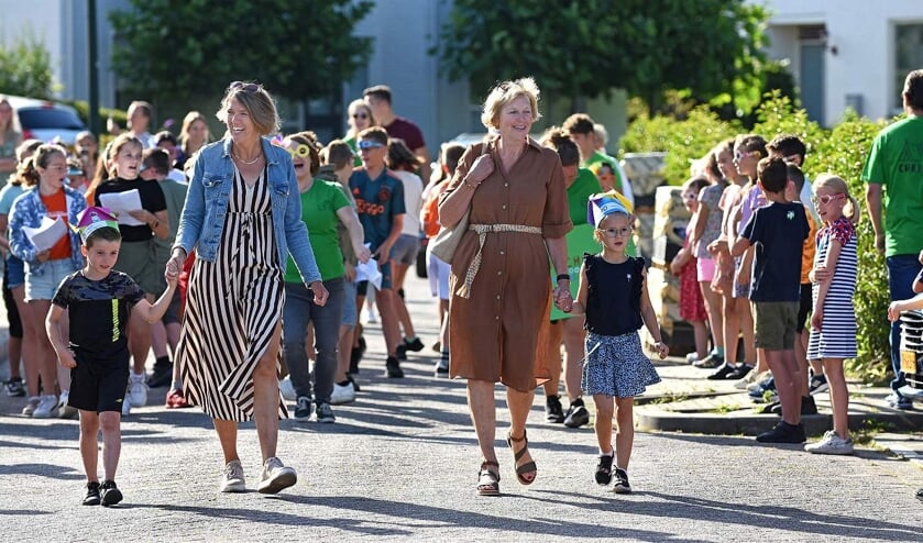 Gezellig jubileumfeest voor juf Anita en juf Christine van Jenaplanschool Poortvliet