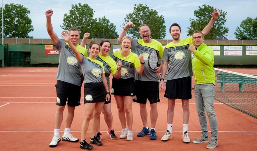 Vrijdagavond mixteam TV De Ruucstoppelen in het nieuw
