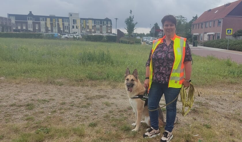 Marijke en haar hond DJ speuren samen naar vermiste honden