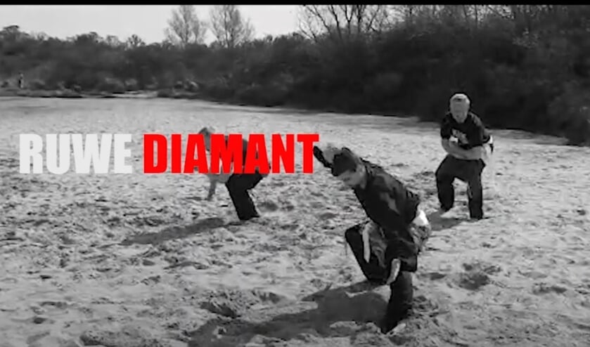 Film pendek Rough Diamond membintangi By The Sea