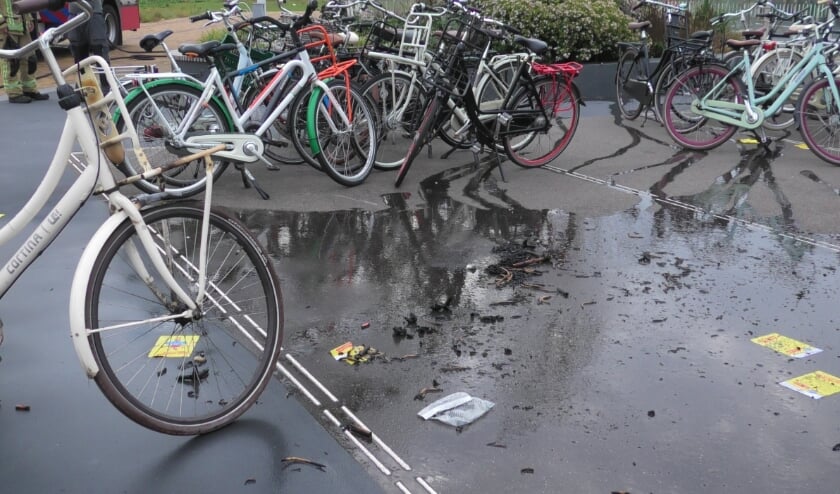 Brand in fietsmand bij treinstation Goes, waarschijnlijk door vuurwerk