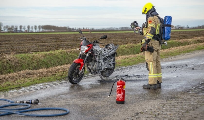 Motor vliegt in brand aan de Welgelegen