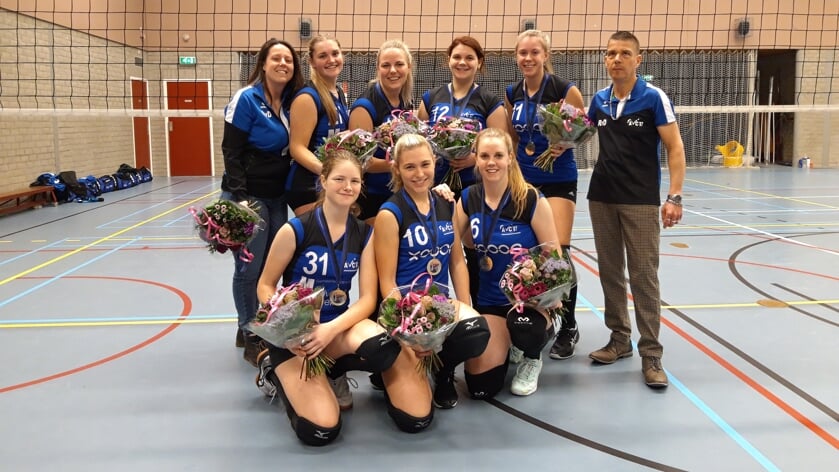 Dames AVC'87 onder leiding van trainer Ruud van Dongen kampioen