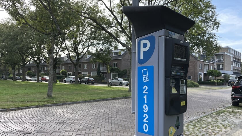 Geen contant geld te gebruiken bij opengebroken parkeerautomaten Domburg