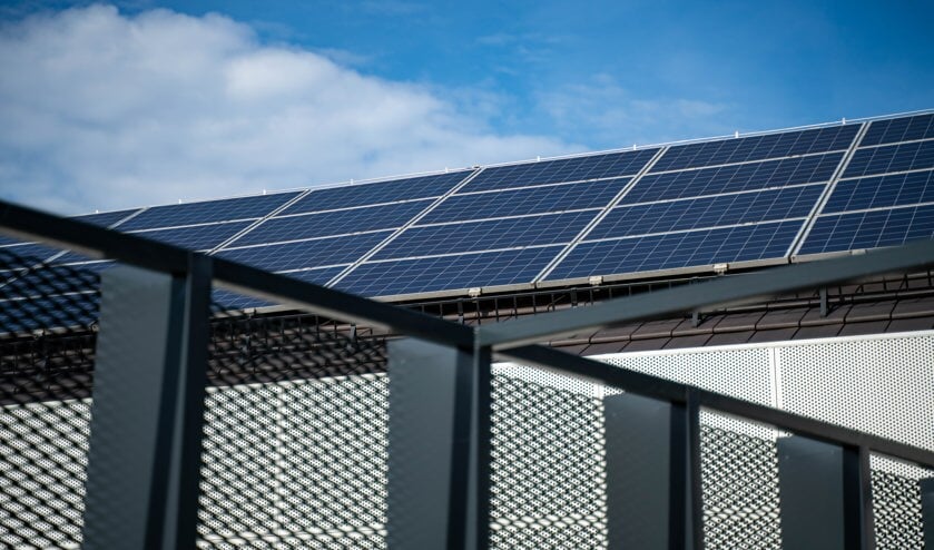 Tholen houdt vast aan zonnepanelen op daken en niet op landbouwgrond