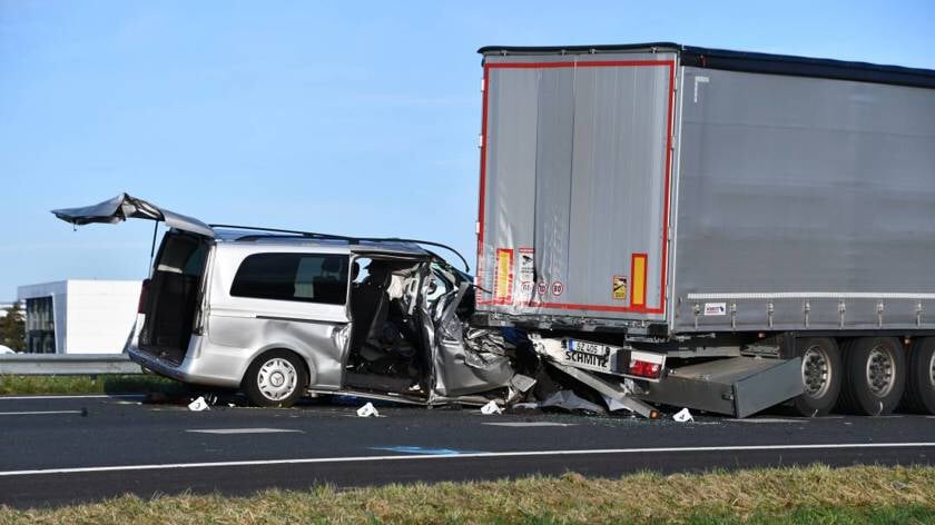 Bestuurder taxi die achterop vrachtwagen reed op A58 niet onder invloed
