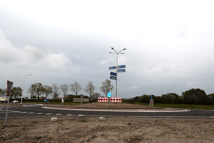 Bomen Geplant Bij Nieuwe Rotonde 's-Gravenpolder