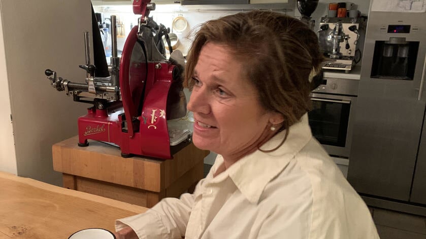 Aan de keukentafel met Lynda Cornet: 'Ondernemerschap heeft mij veranderd' [AAN DE KEUKENTAFEL]