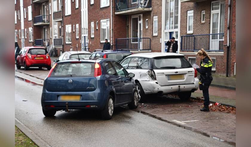 Vier auto's betrokken bij botsing Paul Krugerstraat