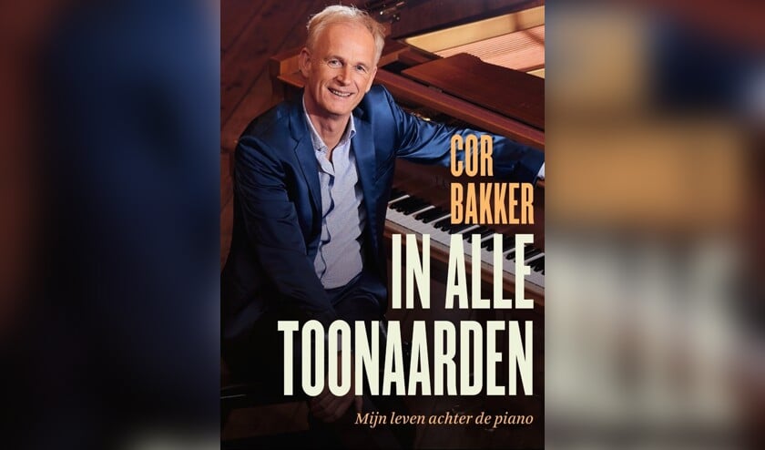 Pianist Cor Bakker signeert boek in Goes